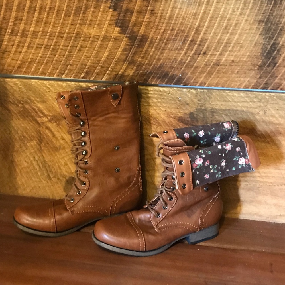 WDL combat boot with floral pattern inside